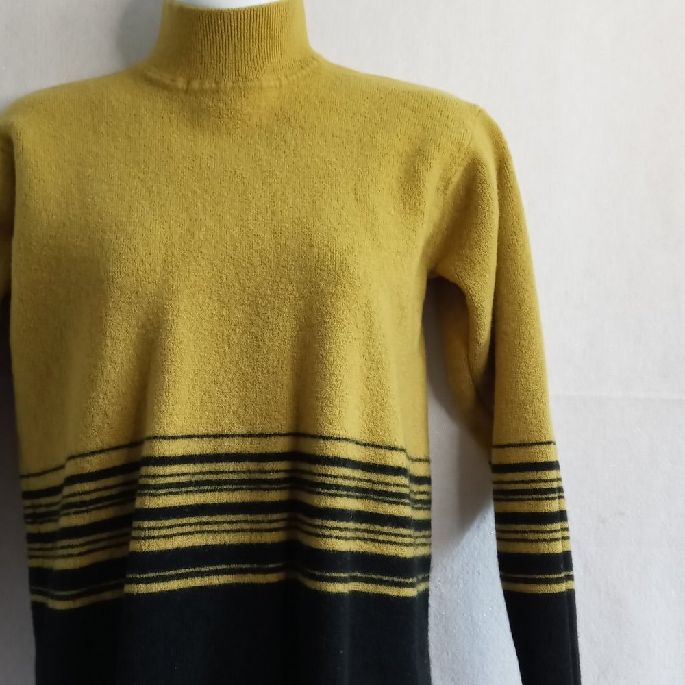 Jones & Co. Merino Wool Sweater Size M
